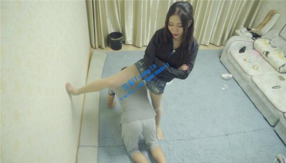 希雨暴虐偷闻丝袜的贱狗