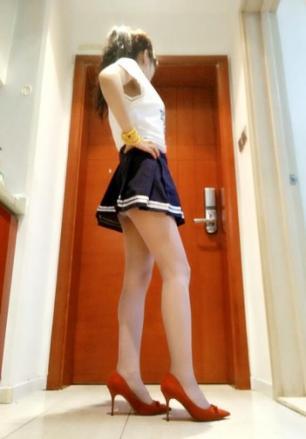 偷闻女主鞋子最后轮落成脚垫 偷闻女主鞋子最后轮落成脚垫