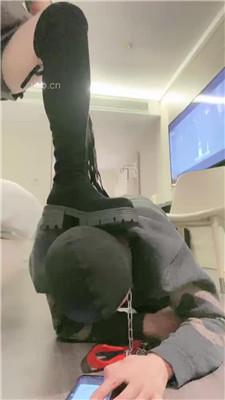 【颜值S】给狗子立规矩–耳光/鞭打/踢踹口水