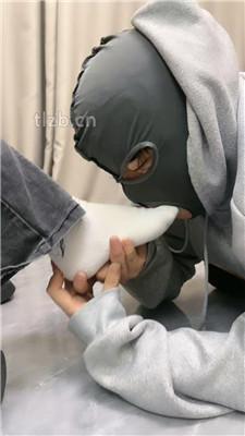 【伊诺】带闺蜜调狗-骑马转胯/踩踏/强制闻鞋/舔白袜脚