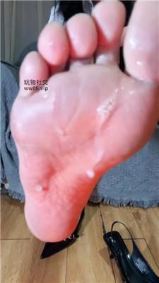 【等等】裸足口水    250305-7