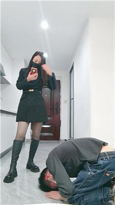 【鱼主】长靴黑丝踩虐羞辱-赏赐圣水 JS250210-1