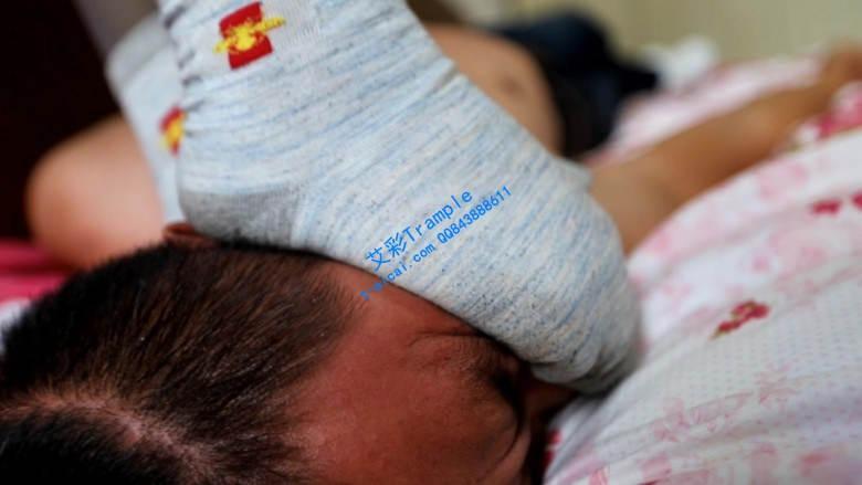 【冰时代奕潇】原味棉袜强迫窒息强行踩踏