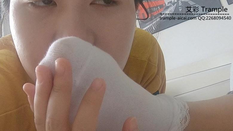 偷拍学姐第五弹 夏天的雪地靴 续