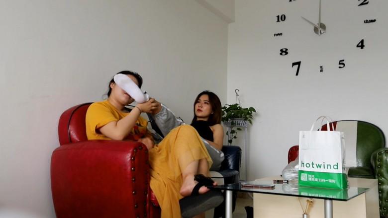 偷拍学姐第四弹 刺激的来了 夏天的雪地靴