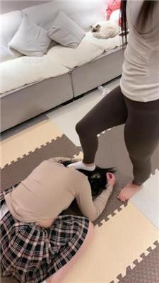 【橙宝】双母畜-舔脚发骚/转胯/白袜脚插嘴/提档