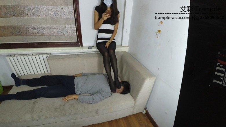 黑丝踩踏+坐脸