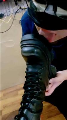 【甜沁】跪舔长靴原味白袜/吃口水