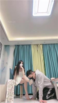 【月影儿】开发暗恋者做狗-高跟踩踏/脚插嘴