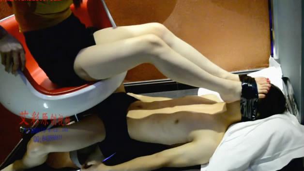 『奴隶岛』—被绑在脚下的脸