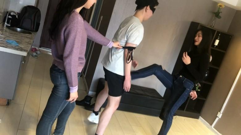 舞蹈系少女虐踩小奶狗