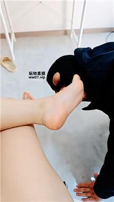 【桃桃樱】桌底视角-舔酸臭玉足 JS250322-7