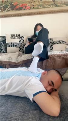 【斯羽情侣主】白袜脚踩绿帽家奴 JS250322-10