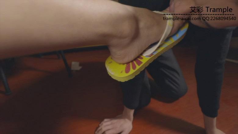 居家人字拖裸足舔