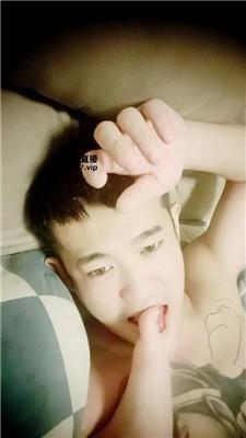 【七奶奶】舔女友的脚丫 JS250323-31