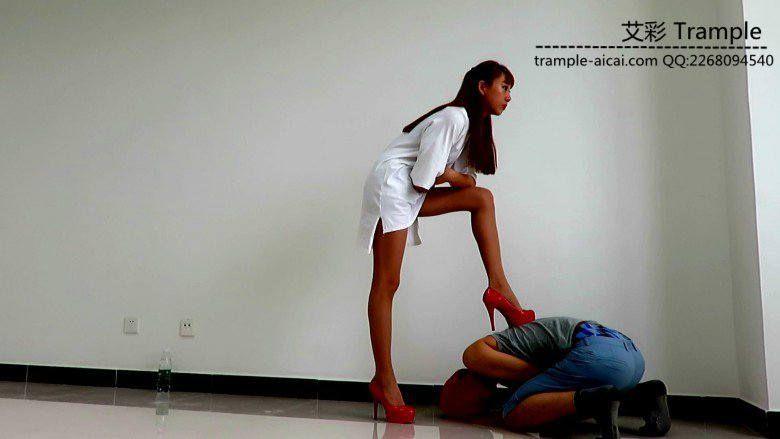 00后天使女主剧情！暴打街头小混混！