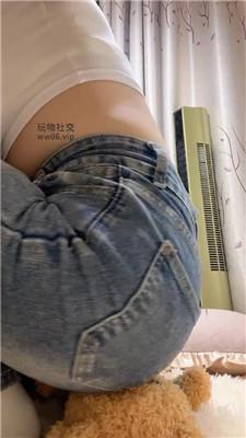 【兔牙】牛仔裤坐脸    250121-15