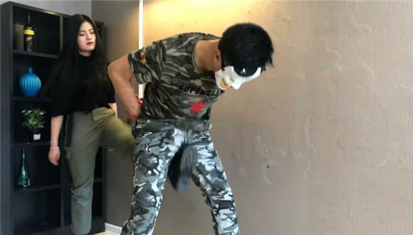 姐妹花の暴力惩罚