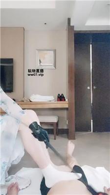 【米小糖】运动鞋白袜踩踏气味辱 bf51785