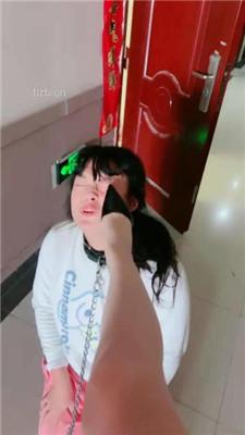 【桃子老师】楼道公开遛狗处刑