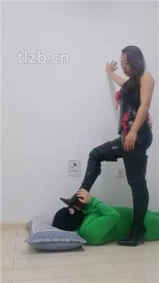 【冷御女王】首次开发刑奴-全体重踩踏/鞭打/手脚耳光