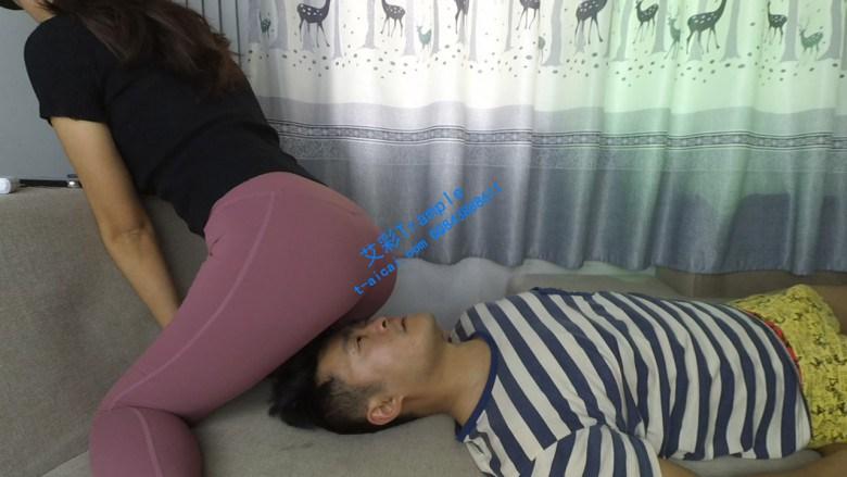 女主日常健身后坐脸休息