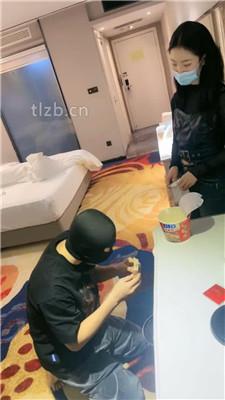 【小雅老师】全体重踩踏/圣水泡面/加料面包喂食