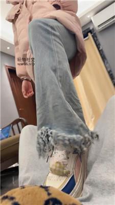 【狗哥】素人S-休闲鞋白袜踩虐/转胯狗爬/坐脸窒息 bf50151