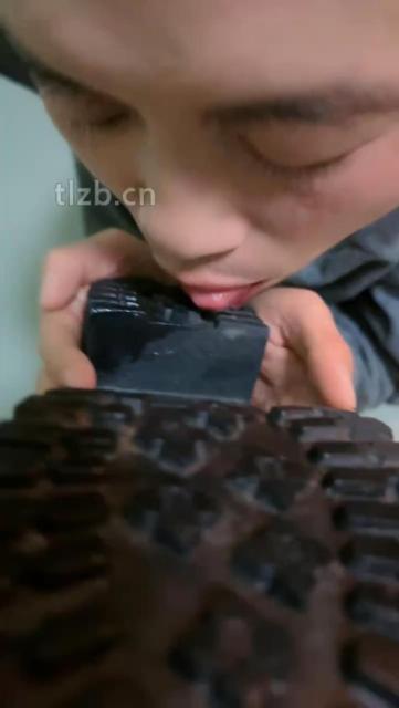 【柒柒学姐】高跟踩狗舌/舔长靴脏鞋底/踩踏碾压