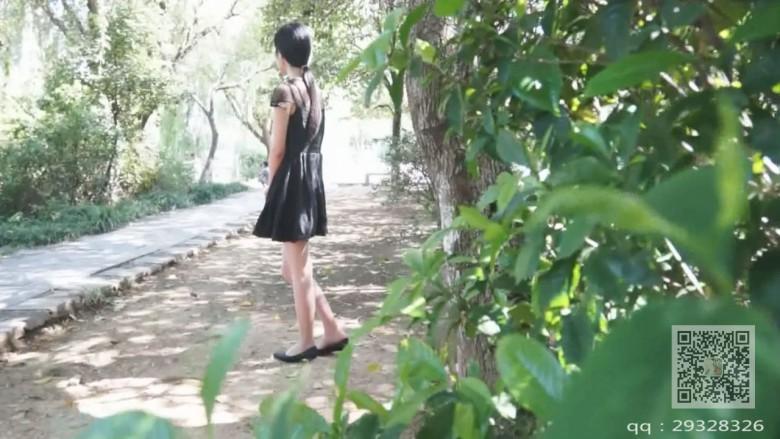 琪琪公园长腿肉丝秀
