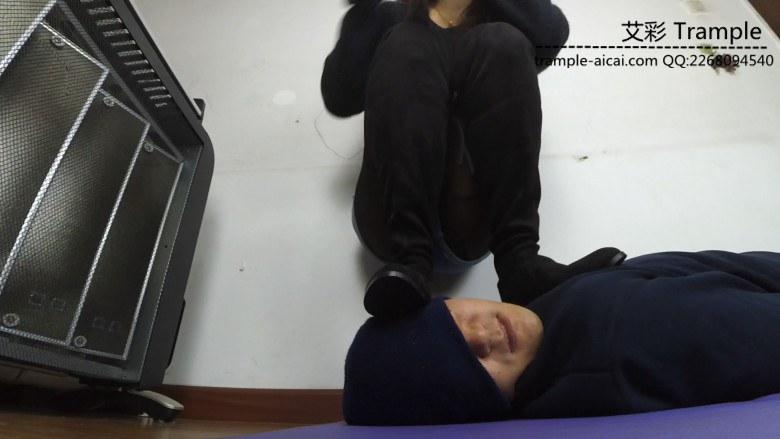 过膝长靴黑丝踩踏