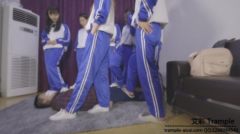 订制7人校服坐脸羞辱