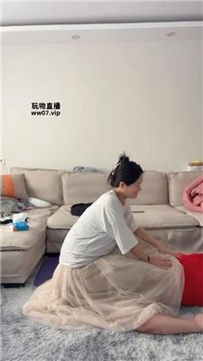 【埋汰】玉足踩虐猥琐狗继父 JS250308-3