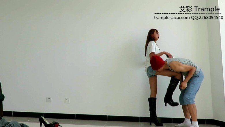 00后天使女主皮靴踢裆、踹头膝顶贱狗！