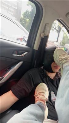 【素人挖掘机】小姐姐脏鞋白袜车内调 JS250525-32