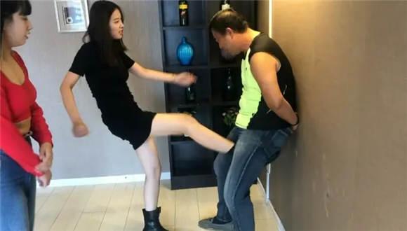 女警花の碎蛋足技