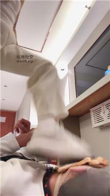 【妮蔻】胶带捆绑-小白鞋白袜塞嘴暴力虐打 bf49484