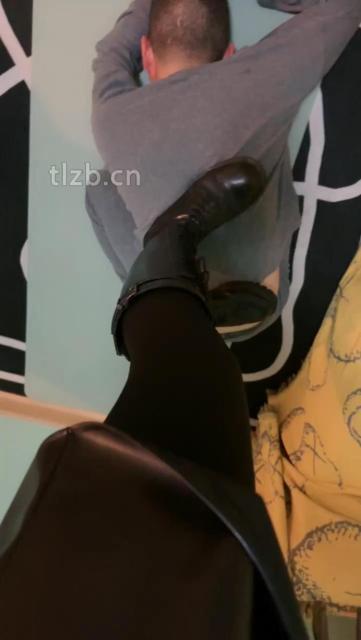 【柒柒学姐】高跟踩狗舌/舔长靴脏鞋底/踩踏碾压