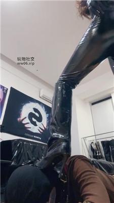 【倪小主】超酷皮衣皮靴女神踩虐 bf50509