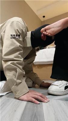 【小凤梨】舔脏鞋-赏赐圣水-藤条抽 JS250331-10