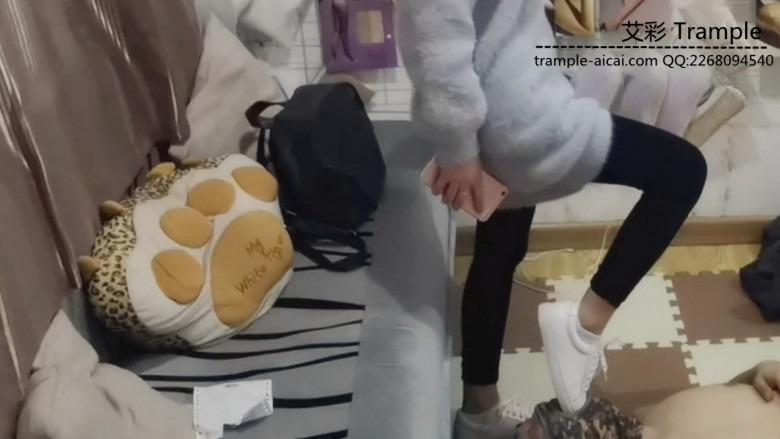 傲柔s黑丝高跟+白袜白鞋+口水调教！