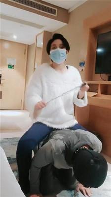 【伯爵】吊绑/骑马爬行/裸足恋足舔/鞭打