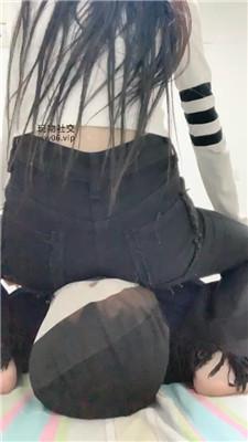 【妙妙】坐脸窒息-近距离裸足狂舔 JS250206-9