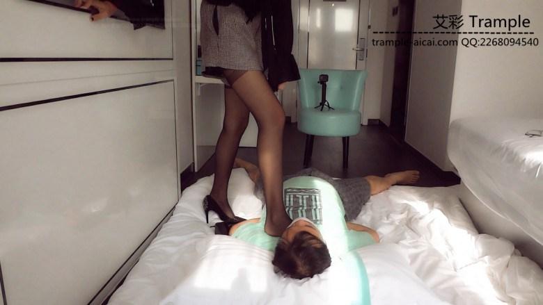 【QD】丝媛黑丝黑高跟踩踏