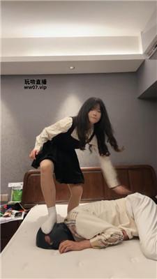 【猴歌】骑马骑脖-白袜脚踩踏 bf51709