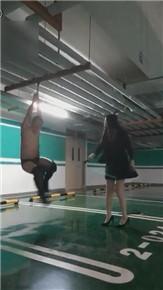 0232【VIVI】车库狠虐雪狼