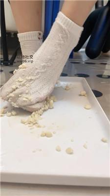 【香芋朱朱】骑马狗爬/重度sp/脚踩喂食/舔小白鞋白袜 JS250222-9