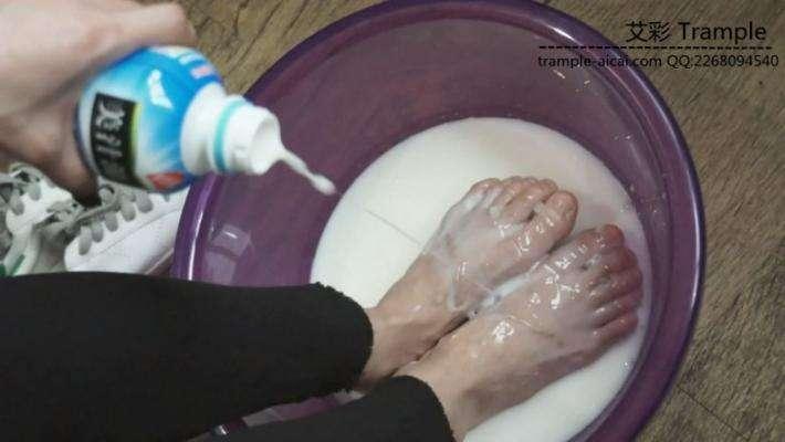 喝美女原味洗脚水