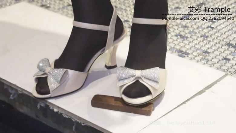 销售文员穿原味黑丝坐脸窒息