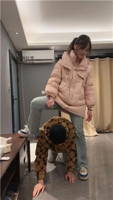 【狗哥】素人S-休闲鞋白袜踩虐/转胯狗爬/坐脸窒息 bf50151